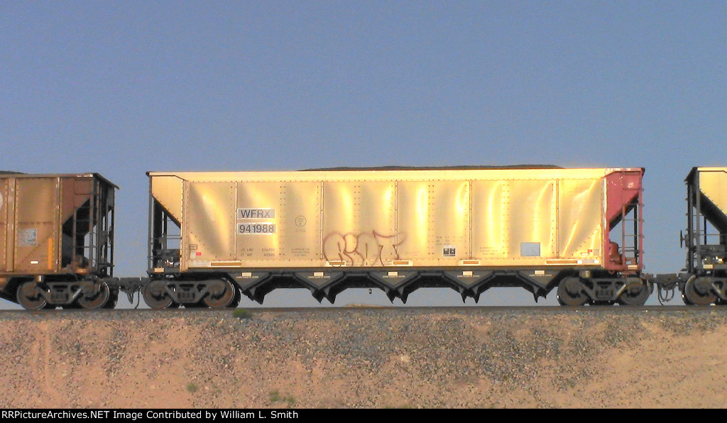 WB Unit Loaded Hooper Frt at Erie NV W-Pshr -103